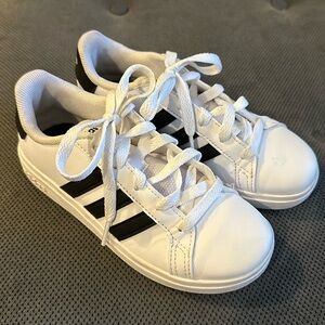 Little Boys Adidas Grand Court - size 13